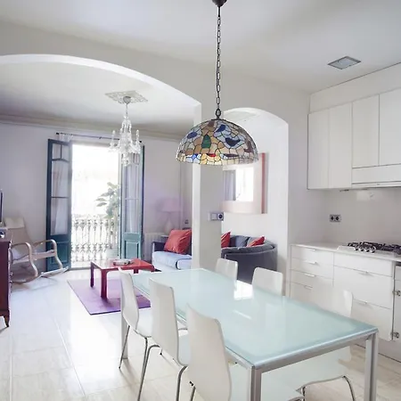 Aparteasy - Authentic Family