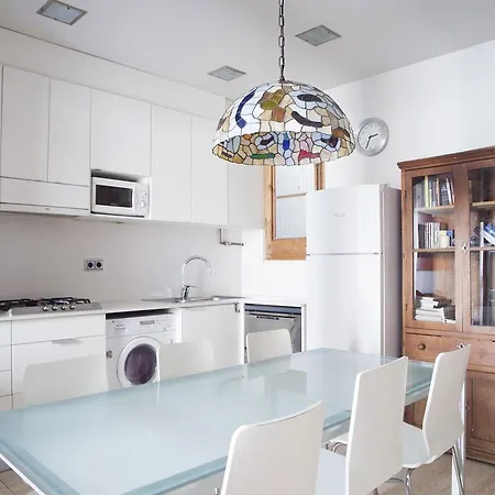 Apartment Aparteasy - Authentic Family